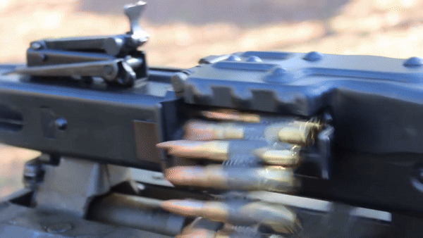 Không những vậy họ còn xây dựng hẳn một chiến thuật bộ binh cho các đơn vị trang bị thứ vũ khí này.