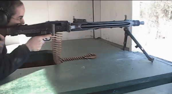 Uy lực khủng khiếp của súng máy MG42 thậm chí còn định hình chiến thuật bộ binh Đức trong Thế chiến II.