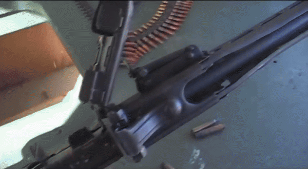 Trong khi các chiến lược gia Mỹ, Anh chỉ chú trọng vai trò của súng trường, coi súng máy chỉ là hỏa lực chi viện cho bộ binh tấn công, người Đức lại coi xạ thủ súng máy là trung tâm của đội hình, còn các binh sĩ khác chỉ đóng vai trò hỗ trợ.