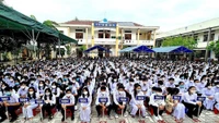 TPHCM chốt lịch năm học mới: Học sinh lớp 1, 9, 12 tựu trường sớm