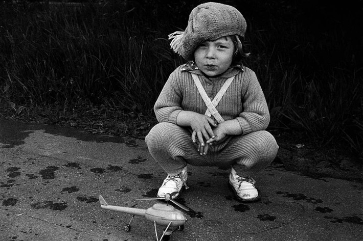 Cậu bé Leningrad và chiếc máy bay đồ chơi, 1976.