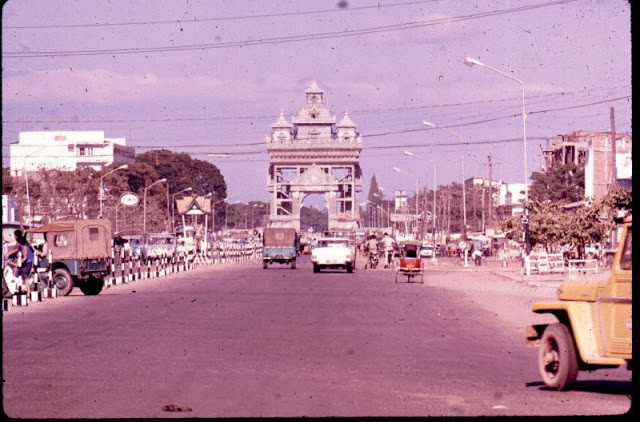 Cái nhìn gần hơn về cổng Patuxay.