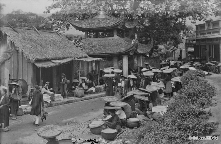Một hình ảnh khác về chợ làng Bưởi năm 1926.