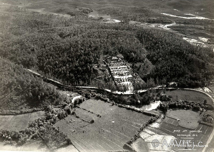 Không ảnh khu vực lăng Khải Định ở Huế năm 1935.