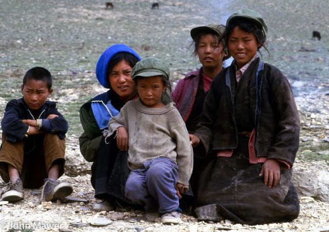 Một nhóm thanh thiếu niên Tây Tạng.