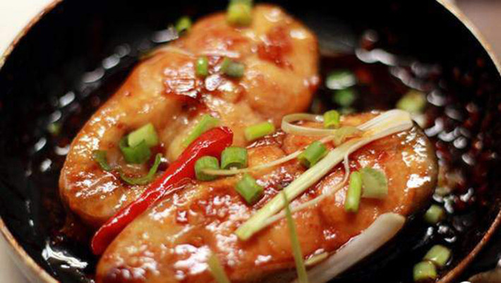 Cá bông lau có thể chế biến thành nhiều món đặc sản như kho tiêu, kho thơm, canh cá, cháo cá, nấu lẩu....