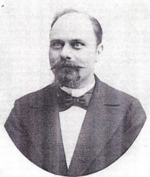 Anatole Deibler là một trong những đao phủ khét tiếng người Pháp. Với khả năng chém tử tù nhanh hơn "máy chém" và đã hành hình 395 tử tù, Deibler nhanh chóng trở nên nổi tiếng khi được bổ nhiệm chức vụ đứng đầu cơ quan hành quyết năm 1899. Sau đó, “tiếng tăm" đáng sợ ấy còn tăng lên cấp số nhân sau khi ông ta chết rồi bị bại lộ 14 cuốn nhật ký có ghi chép chi tiết về các vụ hành quyết mà ông đã thực hiện.