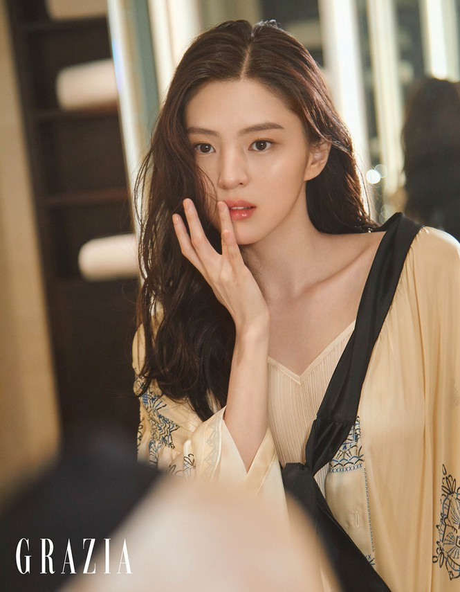 ##s###Nhan sắc đậm chất Hàn xinh đẹp rực rỡ.