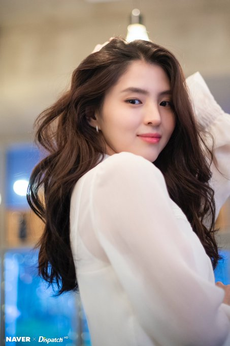 ##s###Bên cạnh nữ chính kỳ cựu, Han So Hee đã có những cảnh quay ngoại tình nhập vai xuất thần bùng nổ khiến khán giả phẫn nộ, nhưng sau đó cô cũng từ từ nếm trải cảm giác bị phản bội y như bà cả đã từng.