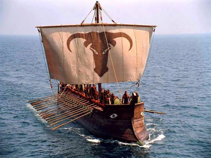 Thế nhưng, một công trình nghiên cứu công bố gần đây cho rằng Troy là một thành bang có thật. Theo đó, cách đây hơn 3.000 năm, thành bang Troy nằm trên một đỉnh đồi, gần bến cảng thông ra biển Aegae (nay đã bị cát vùi lấp), thuộc Thổ Nhĩ Kỳ ngày nay. Khi những nhà buôn từ Hy Lạp, Italia, Bồ Đào Nha dong thuyền từ biển Aegae tới Biển Đen, họ đều dừng chân ở Troy để tiếp tế lương thực và nghỉ ngơi.