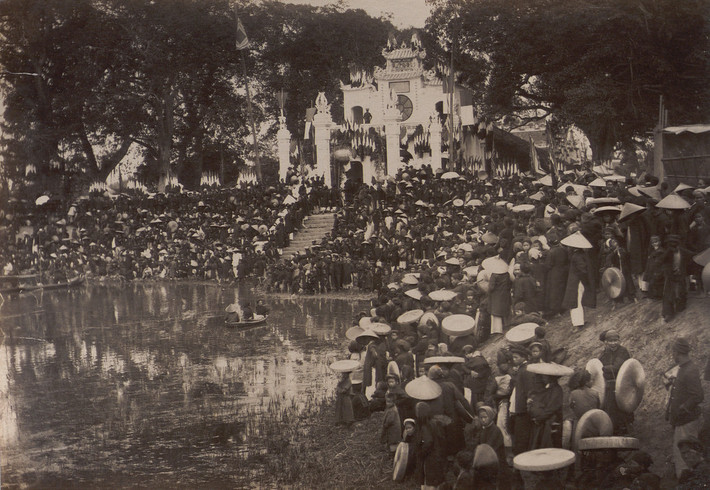 Lễ hội ở đền Quán Thánh năm 1893. Mời quý độc giả xem video: Tín ngưỡng thờ mẫu Việt Nam: Di sản nhân loại. Nguồn: VTC14.