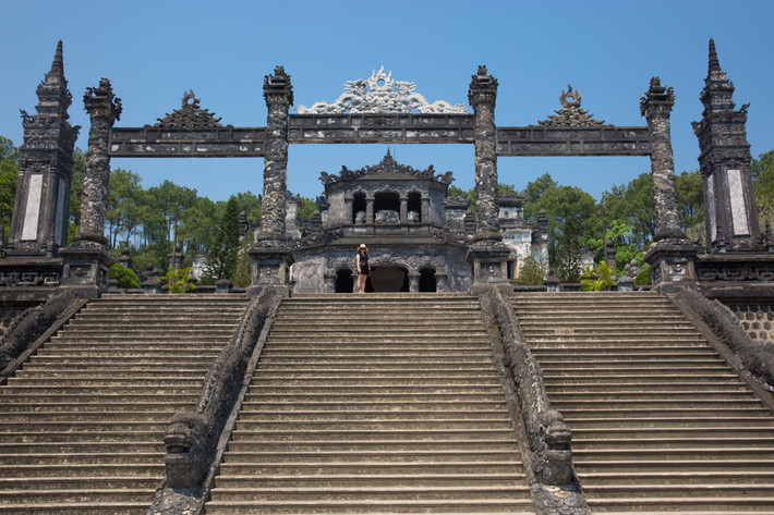 Cổng tam quan bề thế của lăng vua Khải Định, vị vua thứ 12 của nhà Nguyễn. Ảnh: Marc Molenaar / 500px.com.