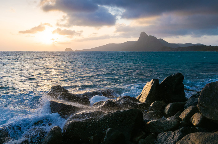 Cảnh hoàng hôn ở Côn Đảo. Ảnh: Michael Enghoff / 500px.com.