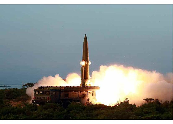 Vụ phóng thử, theo KCNA, được tiến hành nhằm gửi lời cảnh báo tới “những đối tượng hiếu chiến trong quân đội Hàn Quốc”, những người đang tham gia triển khai “vũ khí tấn công hiện đại nhưng cực đoan vào Hàn Quốc” và đẩy mạnh việc “tổ chức một cuộc tập trận quân sự bất chấp những cảnh báo lặp đi lặp lại" từ Triều Tiên.