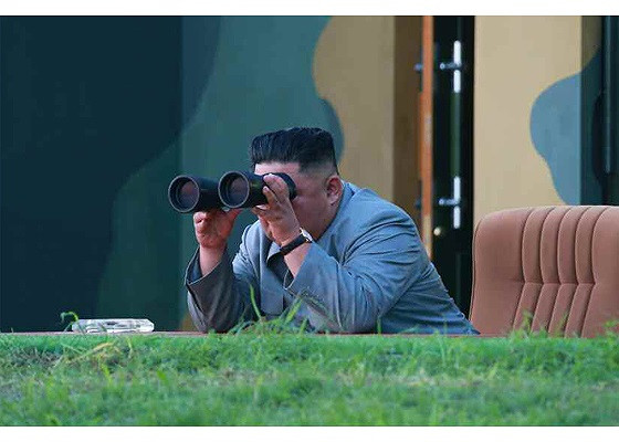 “Chủ tịch Kim nhấn mạnh chúng ta buộc phải liên tục phát triển các hệ thống vũ khí siêu mạnh để loại bỏ các mối đe dọa tiềm tàng và trực tiếp từ Hàn Quốc đối với an ninh Triều Tiên”, KCNA viết.