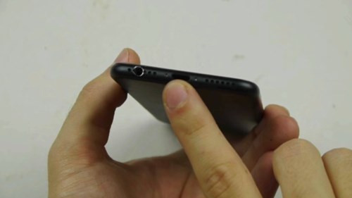 Dù rằng đây là một đoạn video vui nhưng vẫn có không ít người dùng iPhone cả tin và lọ mọ làm theo hướng dẫn.
