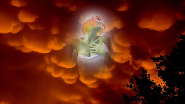 "Mammatus Clouds" hay còn được biết đến với cái tên " mây hình ngực thiếu nữ", "mây kẹo đường" là một hiện tượng hiếm gặp trong tự nhiên.