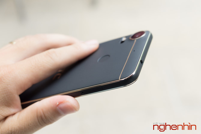 Tuy nhiên đại diện HTC Việt Nam chưa tiết lộ giá bán vì đang cân nhắc khả năng cạnh tranh với những tên tuổi sừng sỏ đang rất hot trên thị trường hiện nay như Xperia XA Ultra hay Zenfone 3.