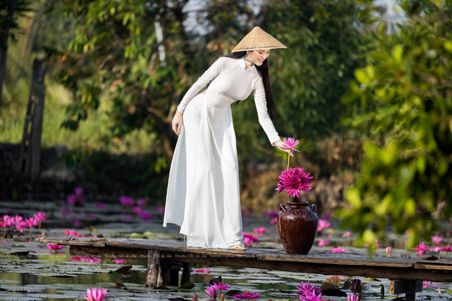 Nguyễn Phạm Tường Vi (sinh năm 1997, Đắk Nông) là Á hậu của cuộc thi "Đại sứ hoàn mỹ 2020" (cuộc thi nhan sắc dành cho những cô gái chuyển giới).