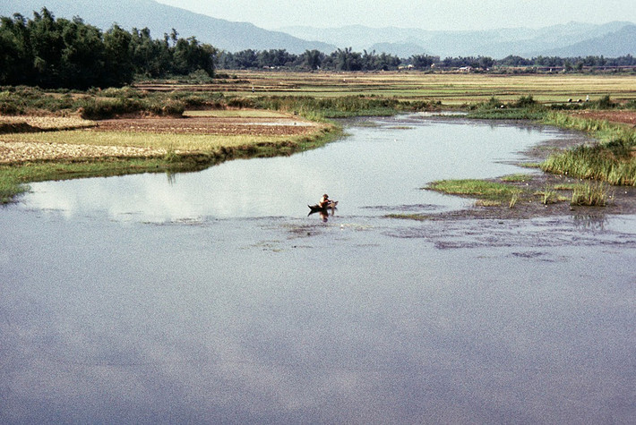 Cảnh sông nước ở Bình Định. Ảnh: James Speed Hensinger.