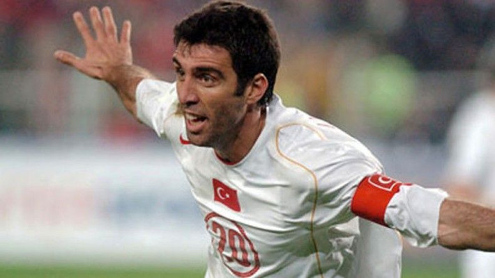 Trong trận tranh giải ba của World Cup 2002, ngôi sao Thổ Nhĩ Kỳ Hakan Sukur chỉ mất 10,8 giây để ghi bàn vào lưới Hàn Quốc sau tiếng còi khai cuộc. Ít ai tin rằng kỷ lục này sẽ bị phá vỡ trong một tương lai gần.