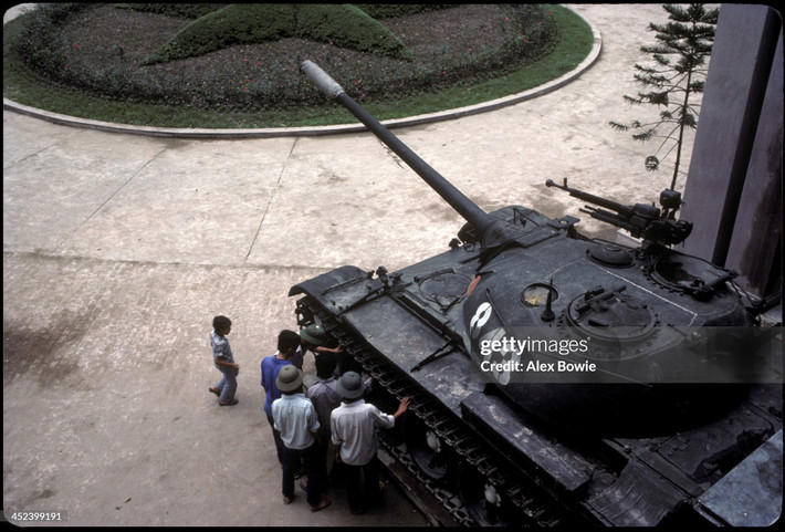 Xe tăng T-54 số hiệu 843 - cỗ xe tăng húc vào cổng phụ của Dinh Độc Lập ở Sài Gòn ngày 30/4/1975 - được trưng bày ở Bảo tàng Quân đội.