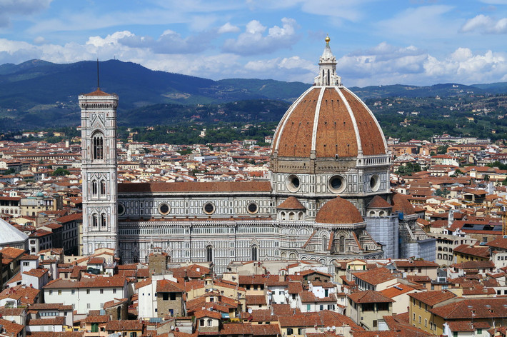 Được xây dựng từ năm 1296-1436, nhà thờ Santa Maria del Fiore là biểu tượng của thành phố Florence, Italia. Đây là một trong những nhà thờ lớn nhất của Italia và là công trình có mái vòm bằng gạch lớn nhất từng được xây dựng cho đến nay. Ảnh: World History Encyclopedia.