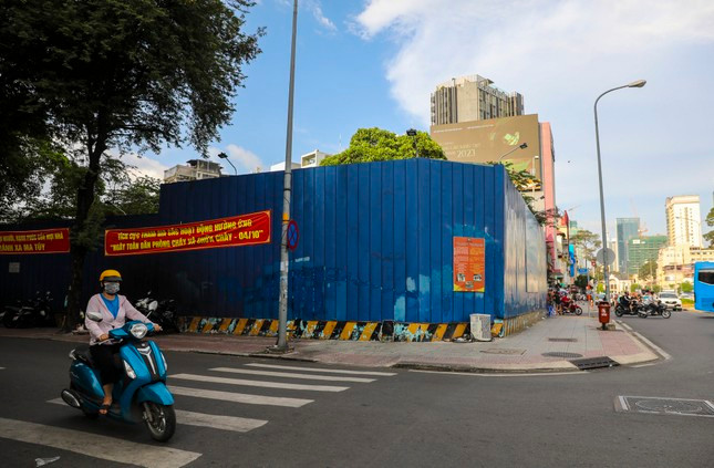 Kể từ năm được cấp phép đầu tư vào năm 2007 đến nay, SJC Tower vẫn chỉ là khu "đất vàng" bỏ hoang, có thời điểm chủ đầu tư sử dụng làm bãi trông giữ xe.