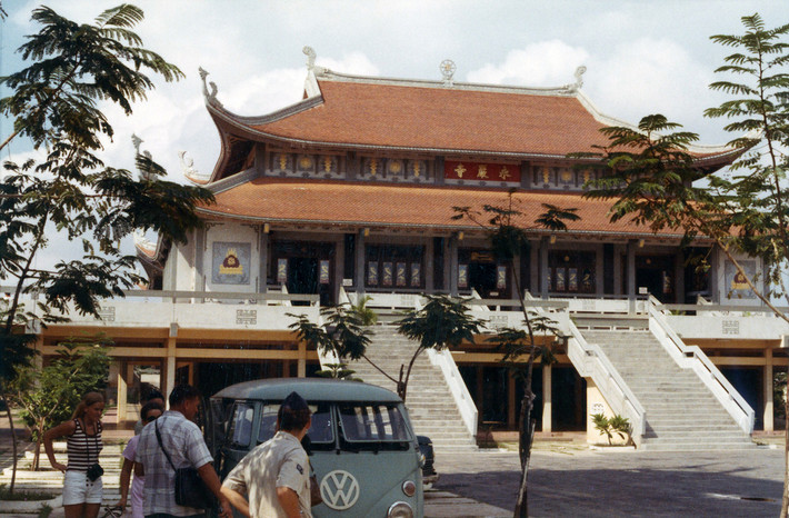 Chùa Vĩnh Nghiêm ở Sài Gòn năm 1972. Vào thời điểm này, chùa mới hoàn thành được một năm. Ảnh: Kemper14.