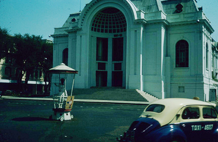 Tòa nhà Quốc hội, nay là Nhà hát Thành phố. Ảnh: Vietnam Center and Archive.