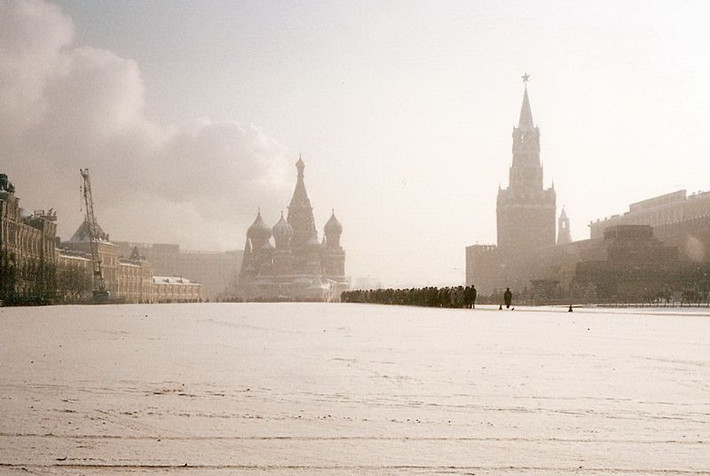Tuyết phủ trắng Quảng trường Đỏ vào mùa đông, Moscow thập niên 1980. Ảnh: Dawn Farrell.