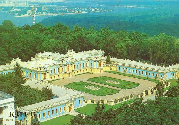 Cung điện Mariinsky, một di tích kiến trúc của thành phố Kiev thế kỷ 18-19. Ảnh: Morton1905 Flickr.