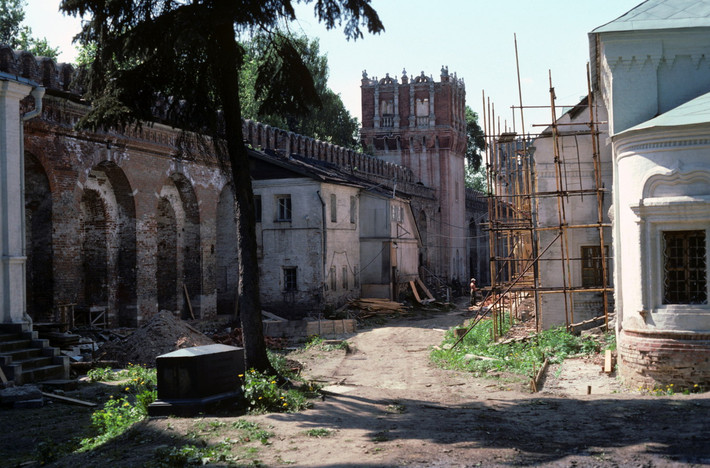 Một số tòa nhà trong tu viện Novodevichy.