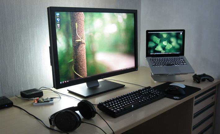 1. Máy tính và laptop. Máy tính và laptop là thiết bị công nghệ cơ bản nhất đối với bất kỳ nhà báo nào ngày nay. Chúng không chỉ cho phép viết và chỉnh sửa văn bản một cách dễ dàng, mà còn cung cấp truy cập nhanh chóng vào internet để nắm bắt tin tức và gửi đi các bài viết.