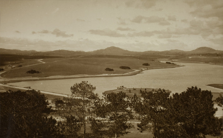 Hồ Xuân Hương nhìn từ khách sạn Langbian Palace, nay là khách sạn Dalat Palace, Đà Lạt năm 1937-1938.
