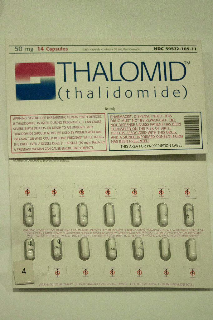 Thalidomide được công ty dược Gruenenthal của Đức sản xuất và lưu hành từ cuối thập niên 1950 đến đầu thập niên 1960. Nó có tên thương mại là Thalomid (ở Mỹ), Contergan (ở châu Âu) hay Softnon ở Australia.