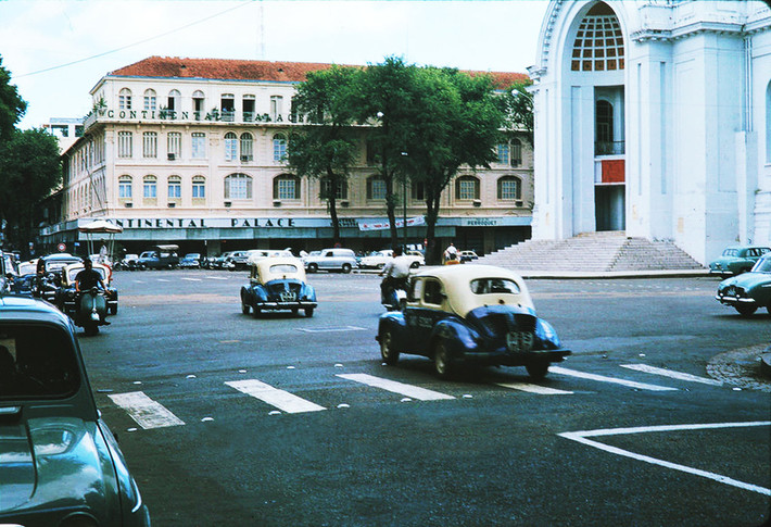 Nhá hát Thành phố và khách sạn Continental, 1966.