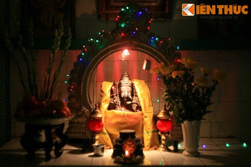 Có một gian riêng để thờ thần đầu voi Ganesha, vị thần của trí tuệ và nghệ thuật.