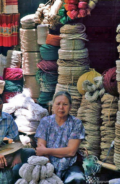 Dây nhợ các loại, phố Hàng Chiếu.