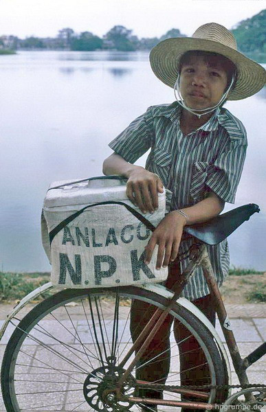 Cậu bé bán kem.