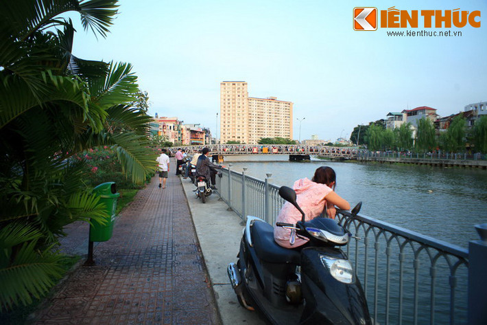 Dòng kênh "đen" đã hồi sinh nhờ dự án xây dựng, cải tạo kênh Nhiêu Lộc - Thị Nghè, trong khi hai con đường Trường Sa - Hoàng Sa "lột xác" với dự án cải tạo có tổng kinh phí hơn 500 tỉ đồng.