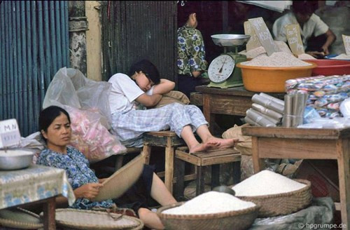 Giấc ngủ trưa ở chợ.