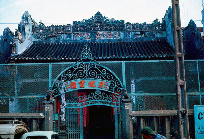 Hội quán Quảng Triệu khoảng năm 1967-1969, ảnh của Fred Wehausen.