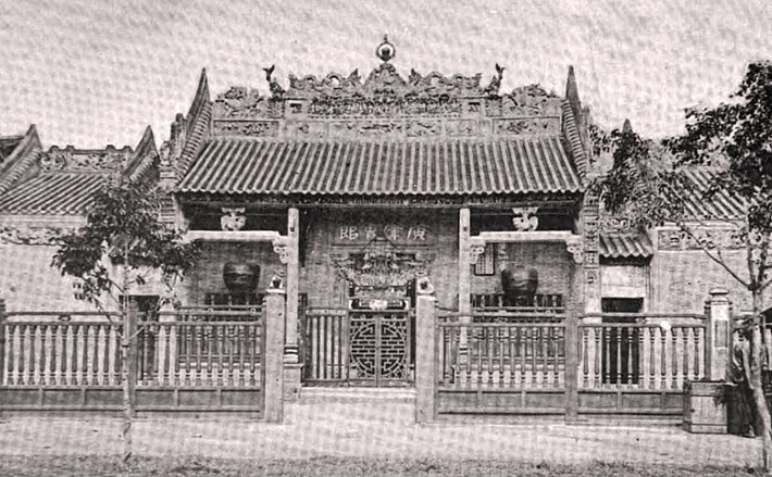 Hội quán Quảng Triệu khoảng năm 1894. Vị thần chính được thờ ở hội quán Quảng Triệu là bà Thiên Hậu.