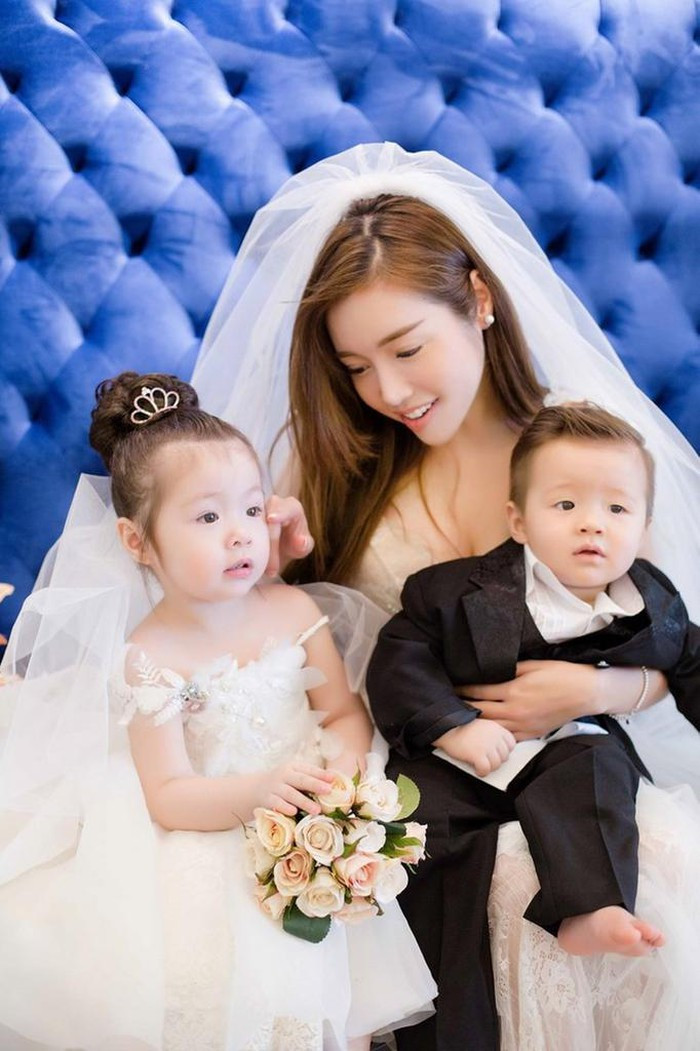 Hiện tại, Elly Trần dành rất nhiều thời gian để chăm sóc 2 con, còn lại cô chỉ tham gia một số sự kiện giải trí. Về danh tính cha của Cadie Mộc Trà và Alfie Túc Mạch vẫn là một "ẩn số" đối với khán giả.