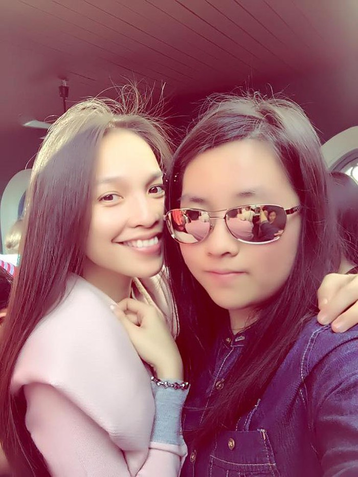 Hiền Thục thường xuyên chia sẻ hình ảnh hạnh phúc bên con gái lên trang cá nhân và nhận được rất nhiều sự yêu thích từ người hâm mộ. Đến nay con gái Hiền Thục - bé Gia Bảo đã được 16 tuổi và thừa hưởng rất nhiều nét đẹp từ mẹ. Nữ ca sĩ cùng từng chia sẻ, con gái hiện đã trưởng thành và thường xuyên theo cô đi diễn hay du lịch.