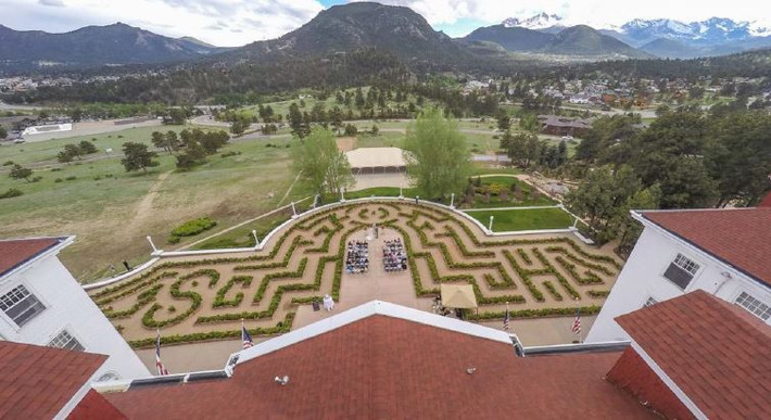 Ngày nay khách sạn ma Stanley là một địa điểm thu hút khách du lịch ở bang Colorado. Khách sạn cung cấp nhiều dịch vụ du lịch săn ma để các du khách thích cảm giác mạnh có thể tự mình khám phá phần bí ẩn của thế giới.
