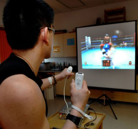 Chấn thương vì chơi game Nintendo Wii. Các bác sỹ khoa chỉnh hình đã quen với hàng loạt các chấn thương do bệnh nhân chơi games trên Nintendo Wii. Những chấn thương này bao gồm chấn thương đầu, lệch vai, gãy xương.