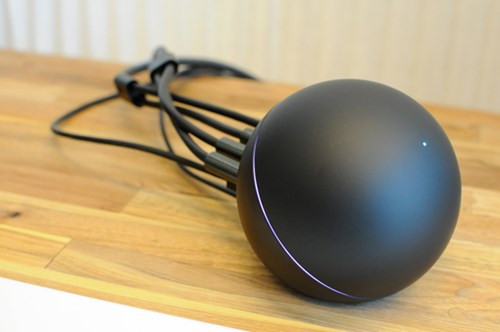 Google Nexus Q được giới thiệu vào năm 2012. Thiết bị này sử dụng hệ điều hành Android và cho phép bạn truyền tải âm thanh và video. Nhưng nó đã không được tung ra thị trường và Google đã cho miễn phí những khách hàng đặt hàng trước đó bởi thay vì là một thiết bị độc lập, Nexus Q cần kết nối với smartphone hoặc máy tính bảng Android qua Wi-Fi để truy cập vào các dịch vụ của Google, truyền phim hoặc nhạc và chuyển chúng tới TV, loa hoặc máy tính, quá cầu kỳ.