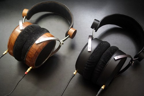 9. Hifiman HE6. Thiết kế của tai nghe Hifiman giúp người dùng cảm thấy thoáng, dễ chịu khi sử dụng liên tục trong thời gian dài. Âm thanh mang lại đầy đặn, ấm, vang mạnh. HE6 khá đắt, khoảng 27 triệu.